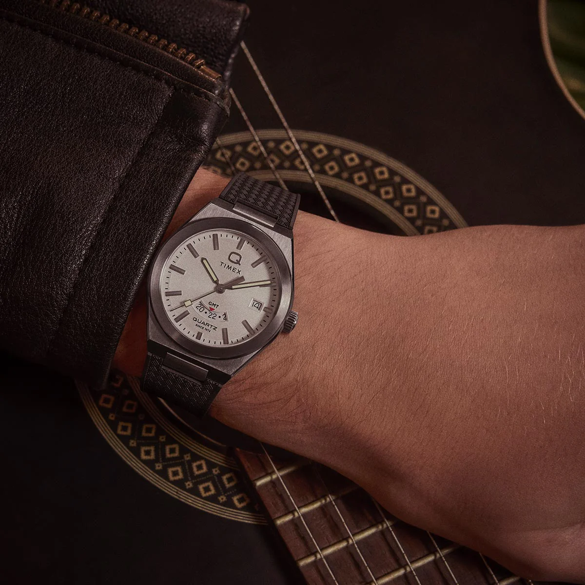 Q Timex Continental GMT TW2Y12200 - Image 2