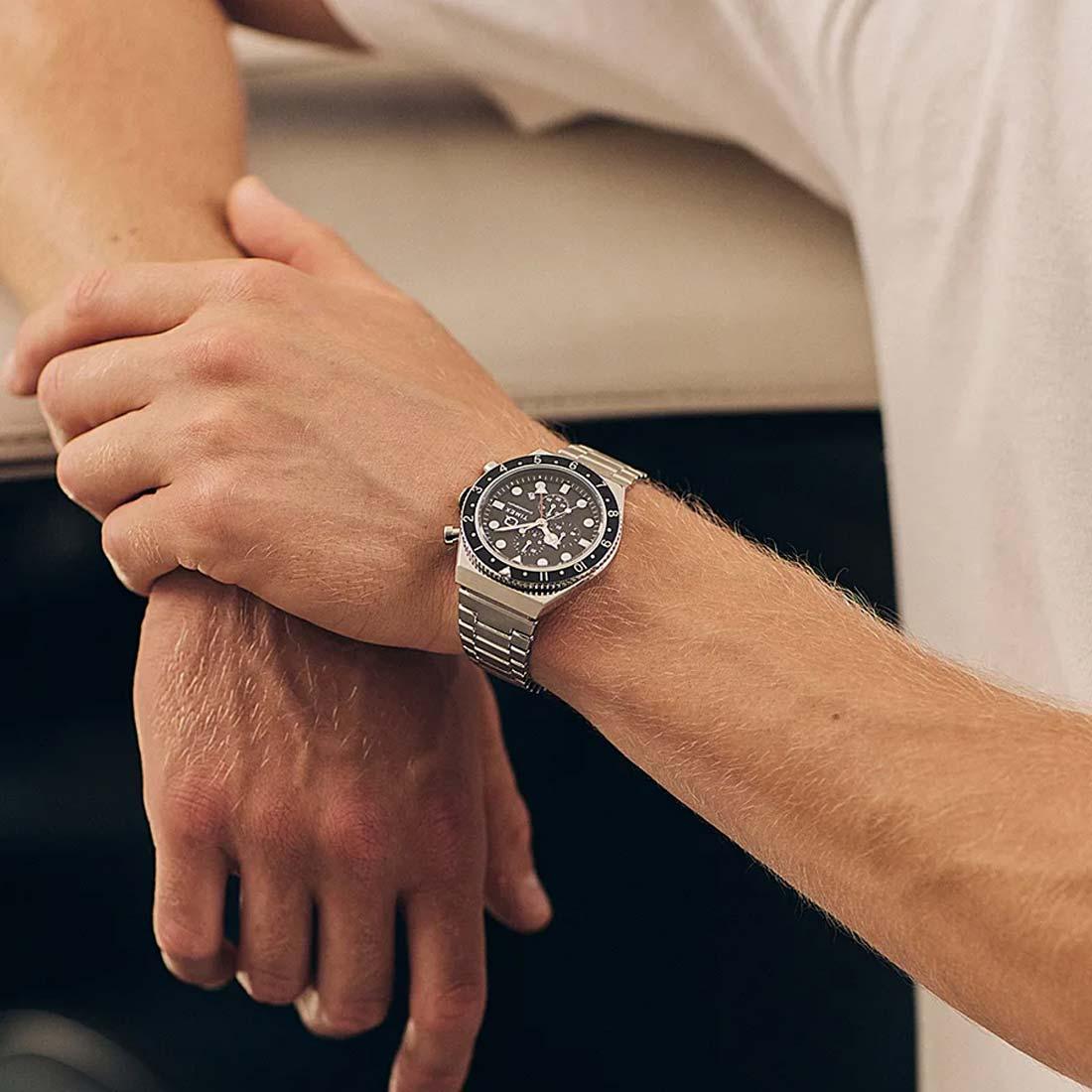 Q Timex GMT Chronograph 40mm Watch TW2V69800 - Image 3