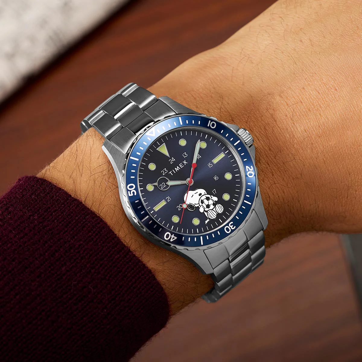 Timex Navi x Peanuts Snoopy Soccer TW2Y53900 - Image 3